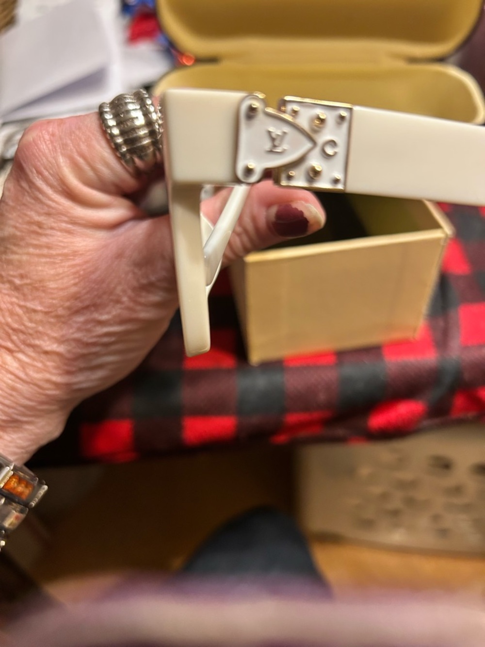 Louis Vuitton White Square Sunglasses with Gold V Accent - Picture 2 of 2